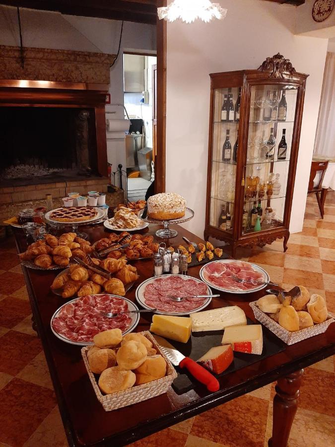 Locanda Al Centrale Caprino Veronese Exterior foto